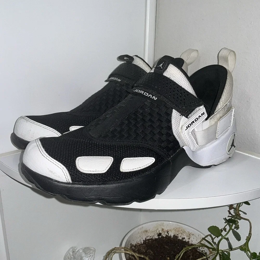 Nike Air Jordan Trunner LX Men's Size 10.5 Black/White Sneakers 897992-010